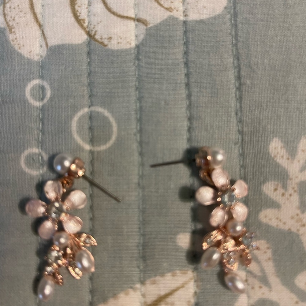 Pearl and jeweled‎ necklace and earrings set - Picture 3 of 4